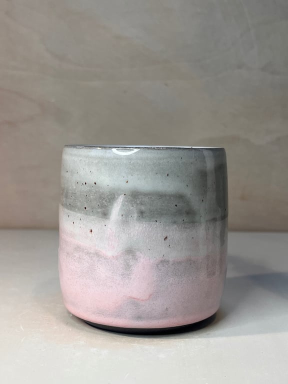 Kop 310 ml. H: 8,5 cm