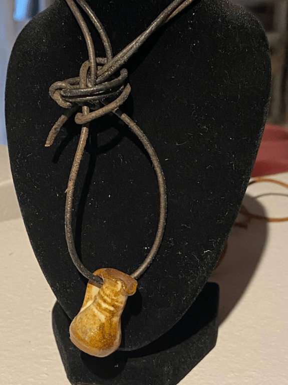 Smykke-kande med læder for halssmykke