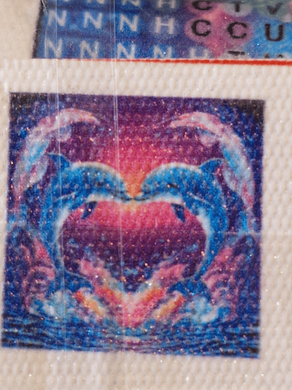 Er pæne billeder med nogle delfiner den er 20×20 