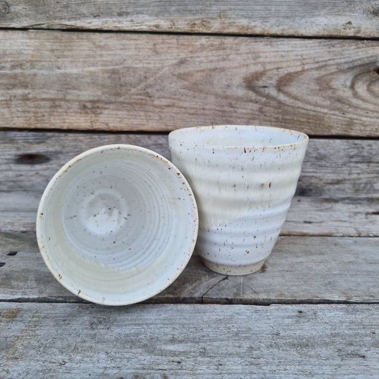 V kop hvid/beige med nister