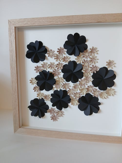 30x30cm "blomstermark", indrammet  (3)