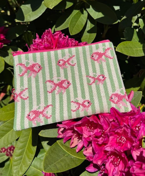 Pink Goldfish clutch 2022-9 Str. 13 x 19 cm.