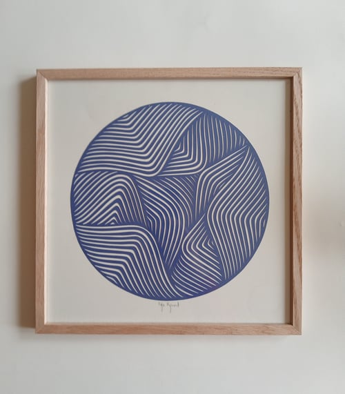 30x30cm, Papercut, kongeblå, indrammet 