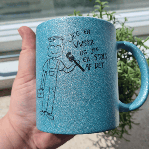 Krus: Jeg er vvs'er og jeg er stolt af det Lys blå Glimmer – produktbillede