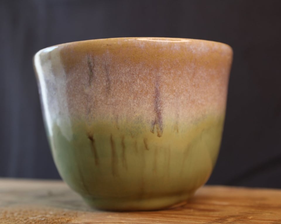 Krus, grøn og sandfarvet