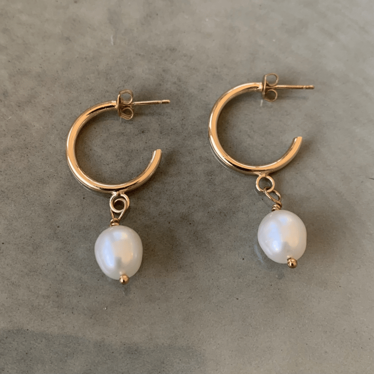 Hvide ferskvandsperle øreringe (medium)