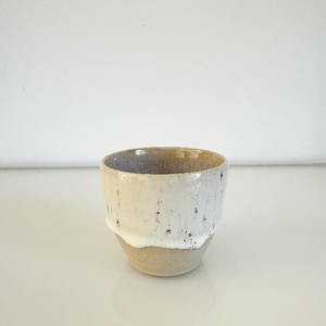 Espresso kop, råhvid med nister og effekt – produktbillede