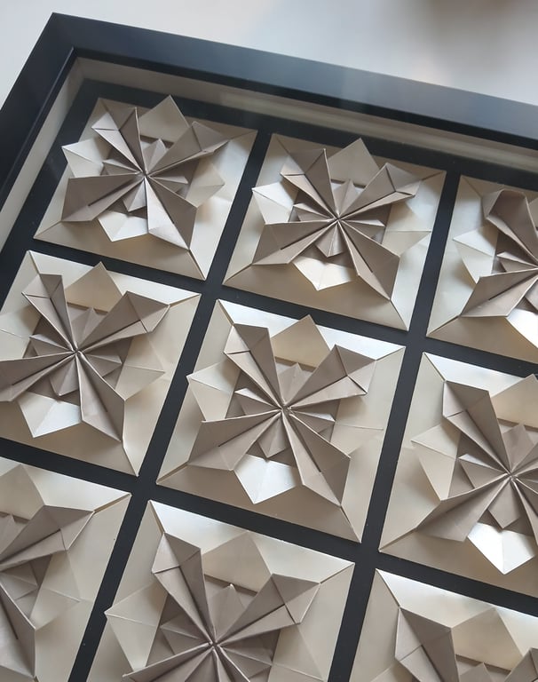 30x30cm foldet værk, indrammet  (2)