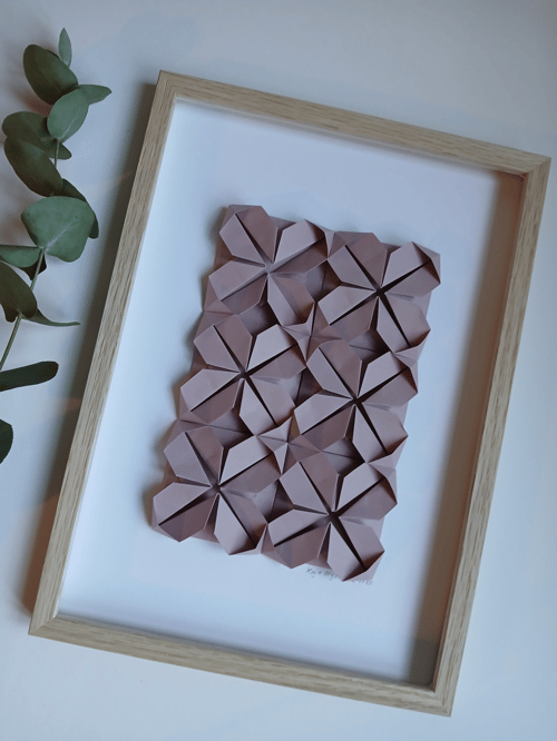 A4 foldet værk, gammelrosa, indrammet