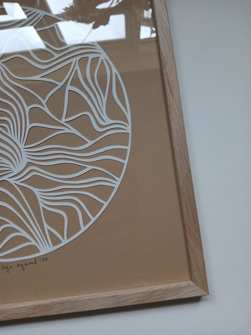 30x30cm papercut, sand, indrammet