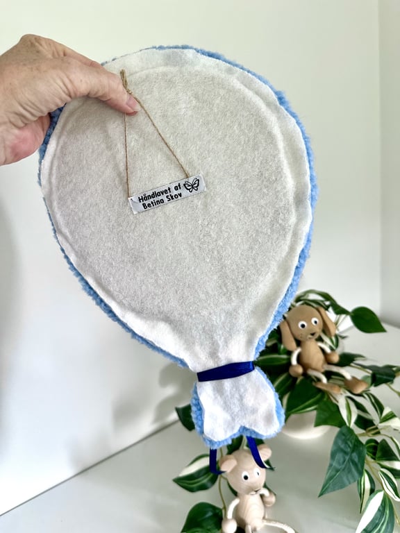 Tuftet farverig ballon (stor) - Håndlavet vægkunst i 100% uld. billede 4