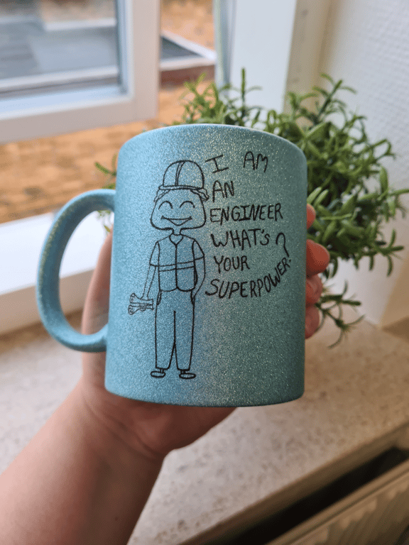 Krus: I am an engineer what's your superpower (kort hår) Lys Blå Glimmer