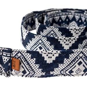 Bælte i skønt farvedesign med dobbelt-ring spænde – produktbillede