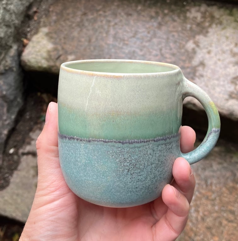 Hånddrejet kop med hank billede 3