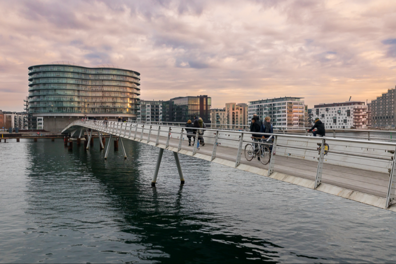 Bryggebroen i Kbh. lige ved solnedgang en smuk vinteraften 