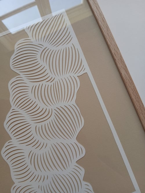 A3 papercut, beige, indrammet 