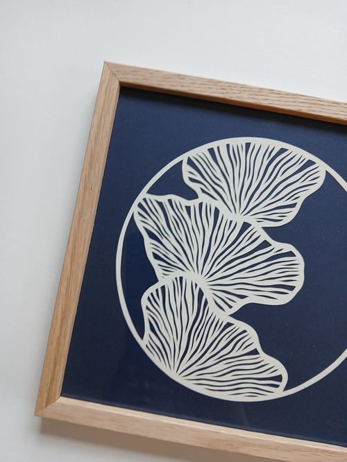 20x20cm papercut, Marineblå, indrammet 