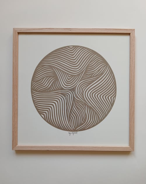 30x30cm papercut, støvet kahki, indrammet
