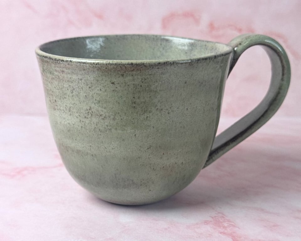 Sandfarvet/støvgrøn kop billede 2