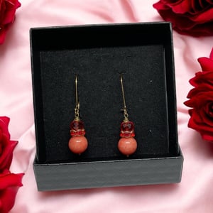 Røde øreringe  – produktbillede