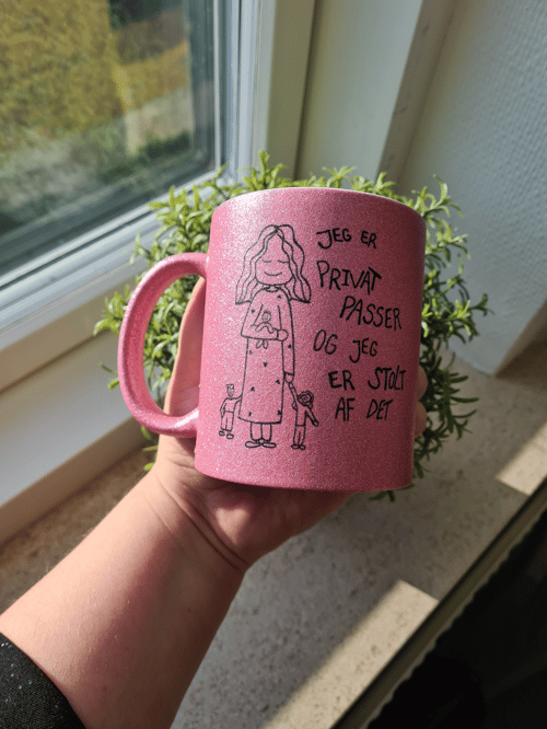 Krus: jeg er privat passer og jeg er stolt af det Pink Glimmer (3)