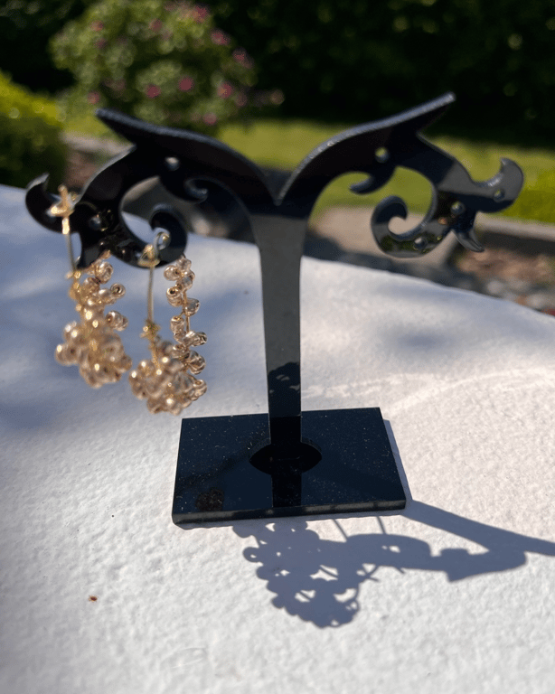 Creole med gyldne perler og snoet kbbertråd. billede 2