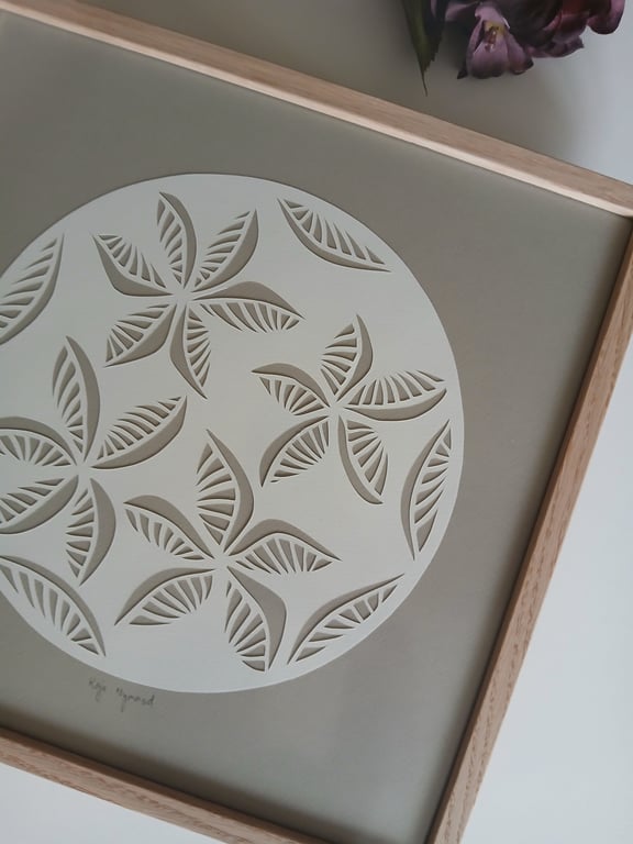 30x30cm papercut, beigegrå, indrammet  billede 2
