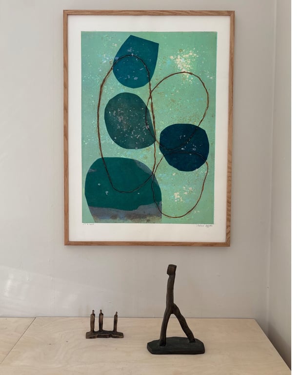 Grønne sten ved stranden 