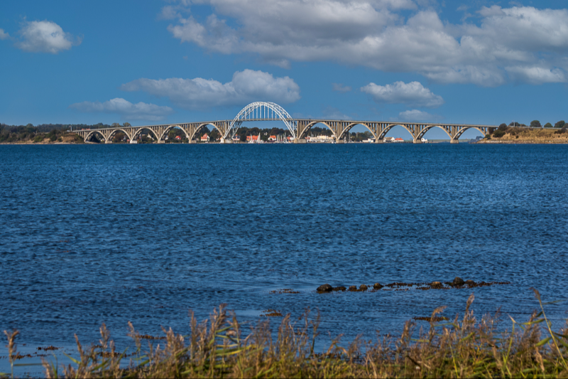Mønsbroen og Ulvsund en smuk sommerdag set fra Mønsiden