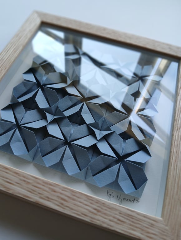  20x20cm foldet værk, dueblå, indrammet  (2)