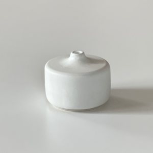 Lille hvid vase – produktbillede