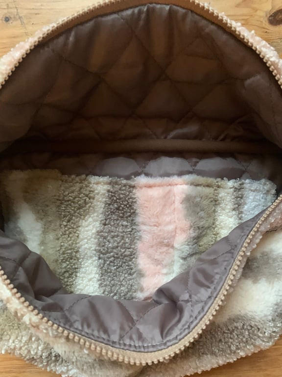 Bæltetaske i beige/rosa plys billede 3