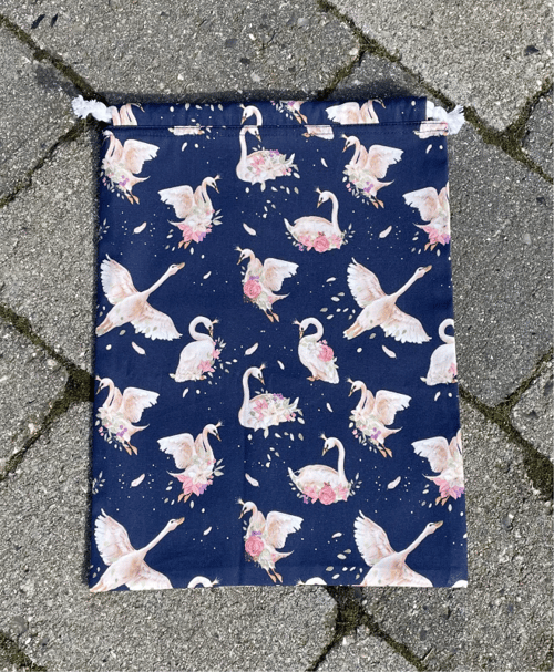 Swans (2)