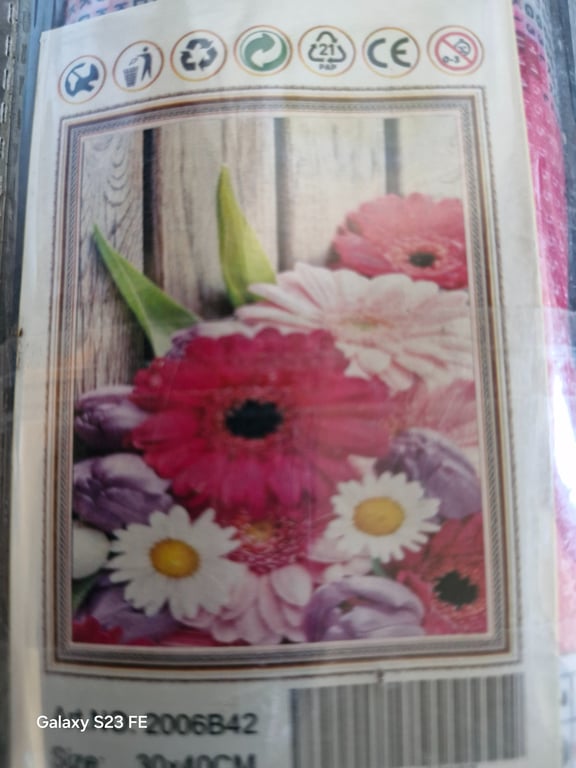 Her er der et rigtig pæne blomster billede og den er 30/40 