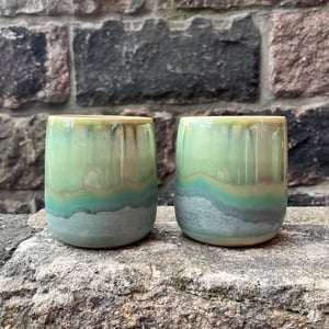 Hånddrejet kop – produktbillede