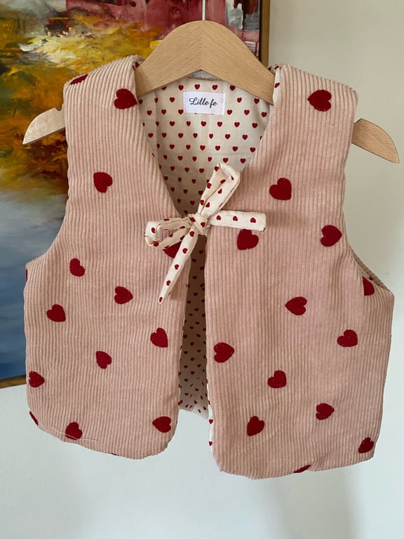 Vest med hjerter str 104