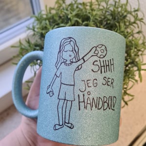 Krus: Shhh jeg ser håndbold (langt hår) Lys Blå Glimmer – produktbillede