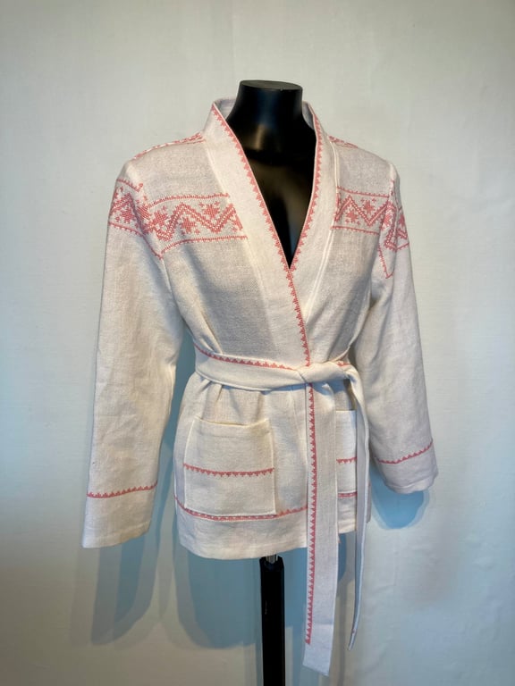 Ingrid-jakke med lyserødt broderi