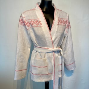 Ingrid-jakke med lyserødt broderi – produktbillede