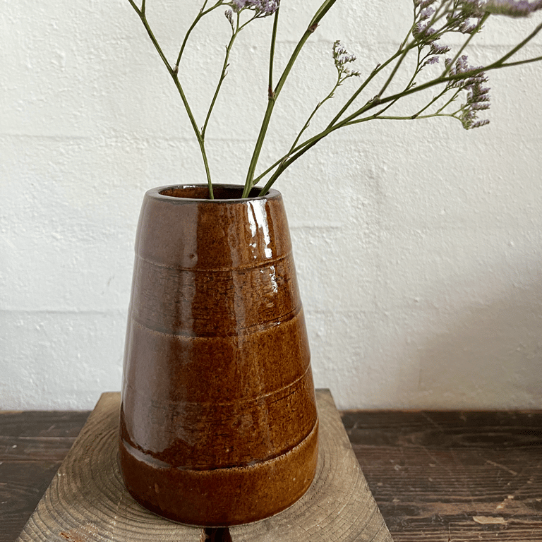 Vase, med brun glasur