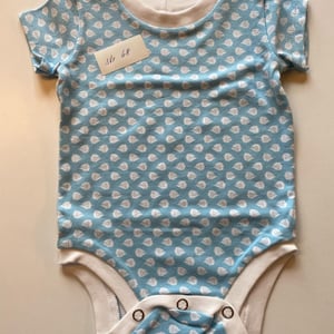 Body med korte ærmer. Størrelse 68 – produktbillede