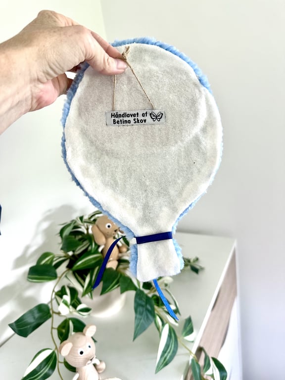 Tuftet farverig ballon (lille) - Håndlavet vægkunst i 100% uld. billede 4