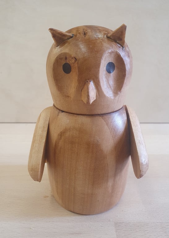 Ugle i pæretræ. 12 cm høj