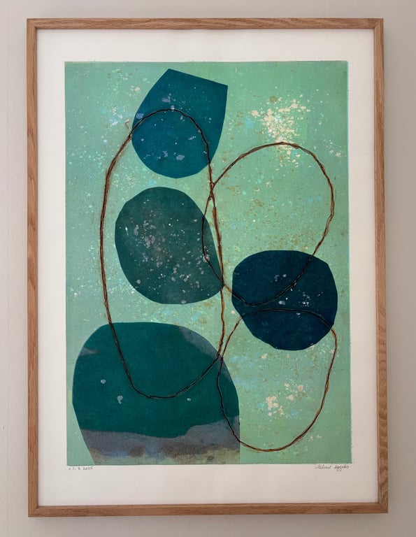 Grønne sten ved stranden  billede 2