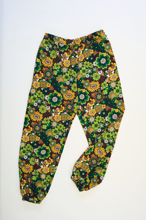 Hyggebukser i grøn/gul blomsterprint
