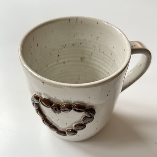Kop m. hank med hjerte bønner, råhvid med nister (3)
