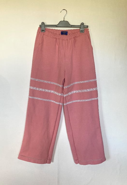 Julie bukser i lyserød Hardanger dug