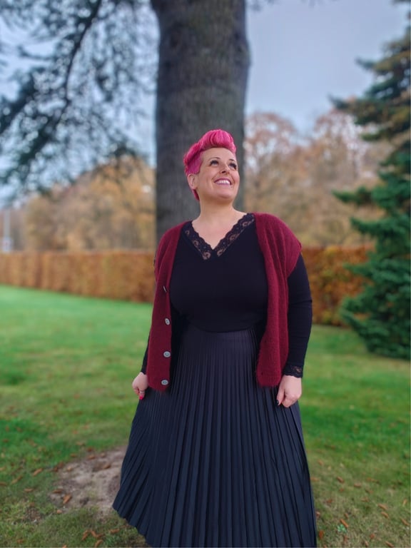 Sascha Nederdel Sort