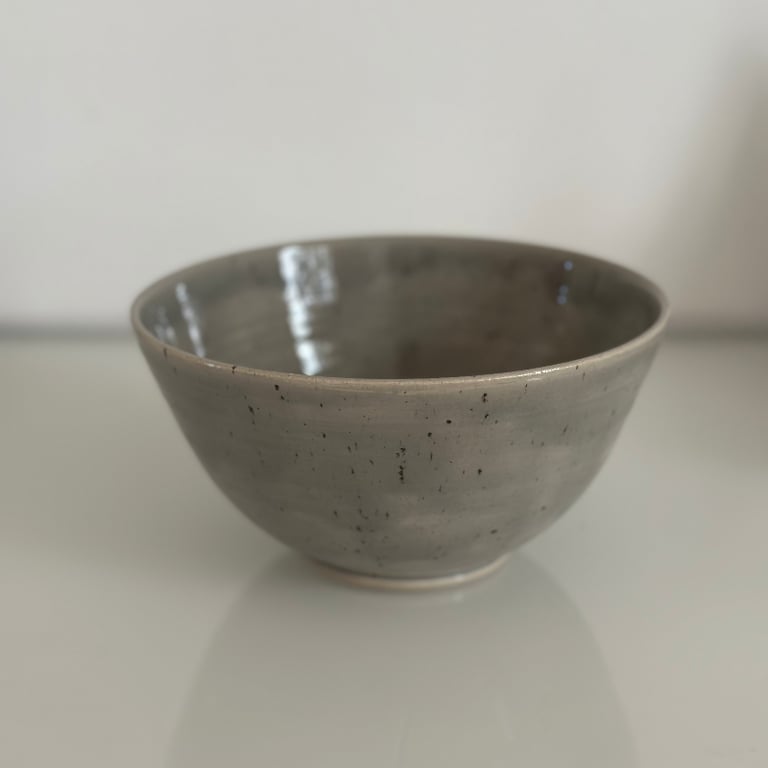 Skål grå med nister 16