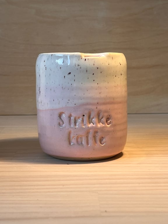 To go strikke kaffe krus, 330 ml. H: 9 cm billede 2
